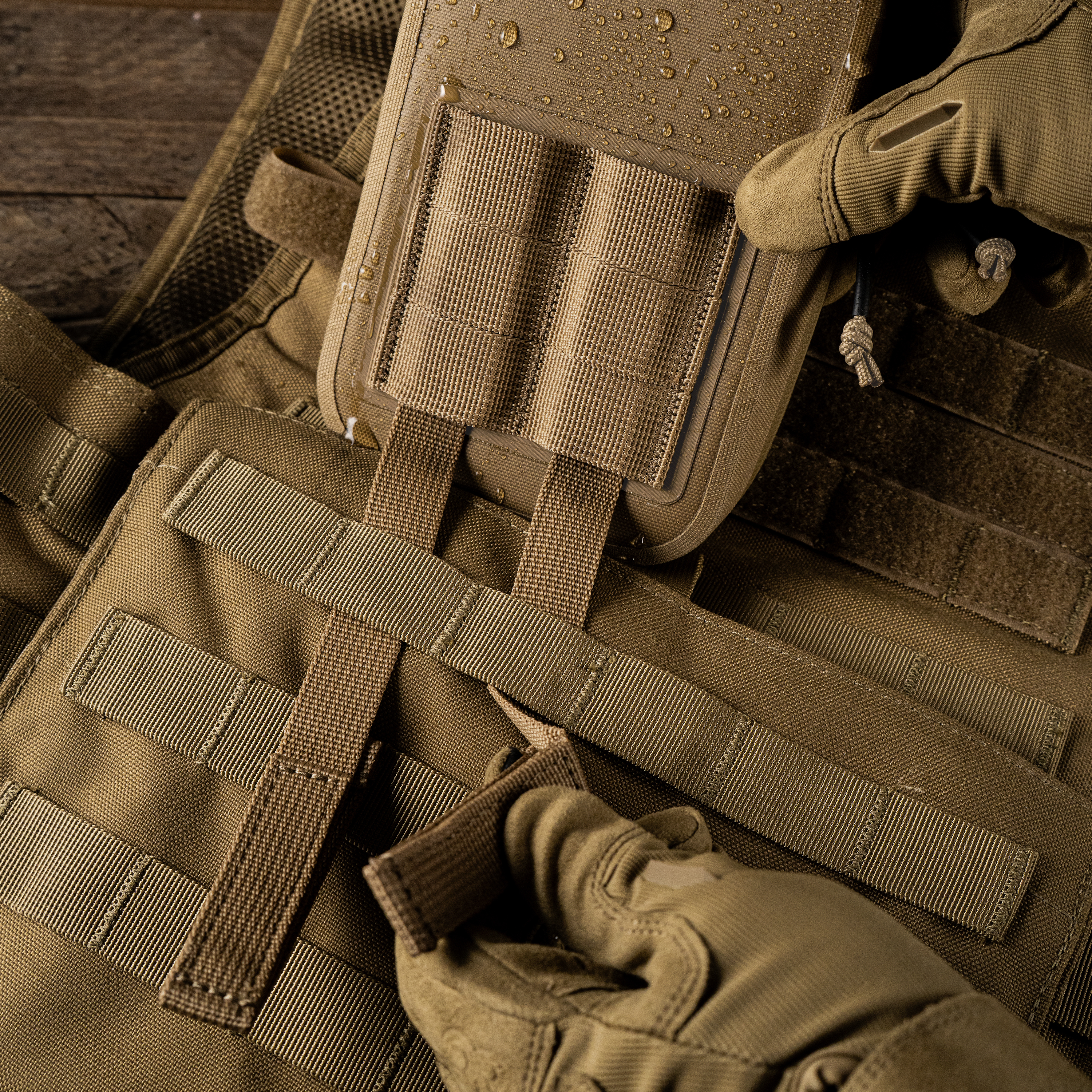 Hand placed throught the webbing handle on the back of the desk.